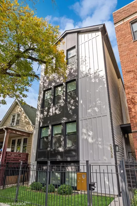 2838 W Palmer St #2, Chicago, IL 60647