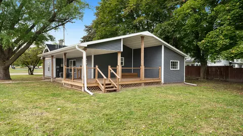 711 S 3rd St, Oregon, IL 61061