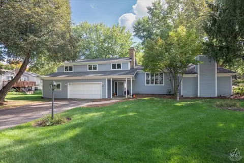 28437 W Lindbergh Dr, Barrington, IL 60010