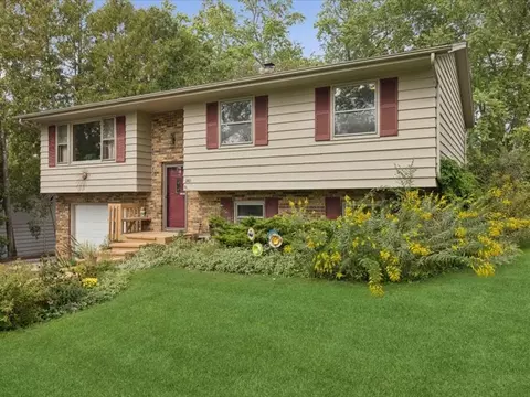 340 W Margaret Ter, Cary, IL 60013