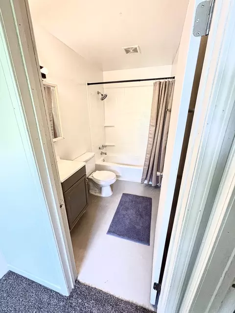 Bath - 2345 E Maple St, Kankakee, IL 60901 photo 1 of 1