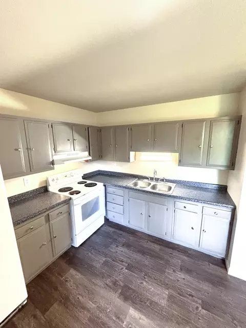 Kitchen - 2345 E Maple St, Kankakee, IL 60901 photo 1 of 2
