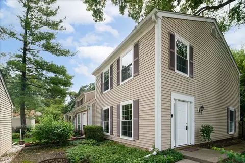 120 Bright Oaks Cir, Cary, IL 60013