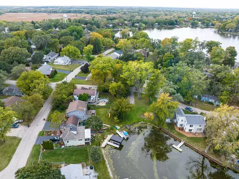 228 S Shore Dr, Island Lake, IL 60042