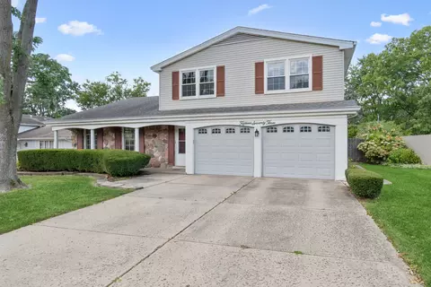 1573 Chippewa Dr, Naperville, IL 60563