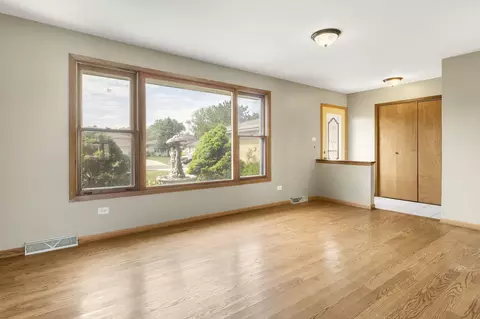 Living - 8225 Beloit Ave, Bridgeview, IL 60455 photo 2 of 4