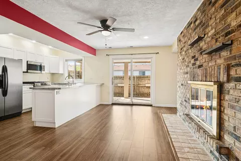 Living - 1817 Sessions Walk, Hoffman Estates, IL 60169 photo 7 of 8