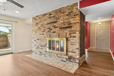 Living - 1817 Sessions Walk, Hoffman Estates, IL 60169 photo 6 of 8