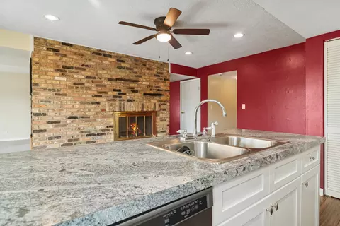 Kitchen - 1817 Sessions Walk, Hoffman Estates, IL 60169 photo 4 of 4