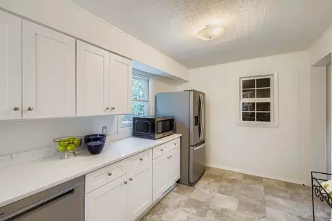 Kitchen - 231 E Shannon St, Elburn, IL 60119 photo 4 of 4