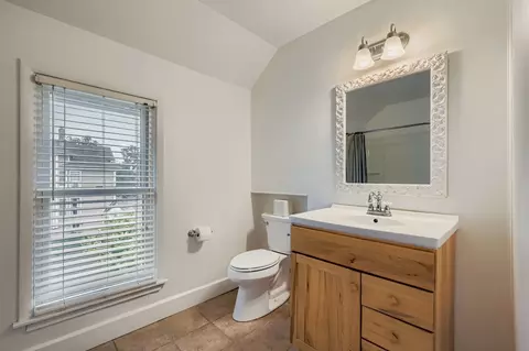 Bath - 231 E Shannon St, Elburn, IL 60119 photo 2 of 3