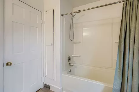 Bath - 231 E Shannon St, Elburn, IL 60119 photo 3 of 3
