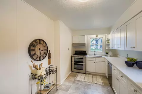 Kitchen - 231 E Shannon St, Elburn, IL 60119 photo 1 of 4