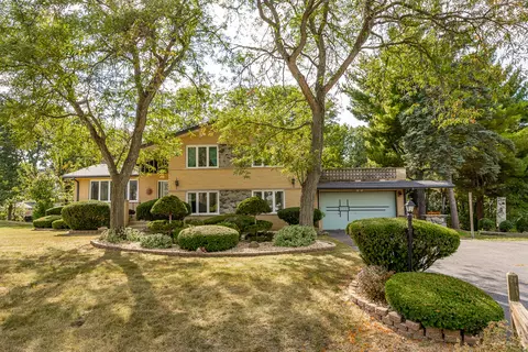 11716 Center Dr, Lemont, IL 60439