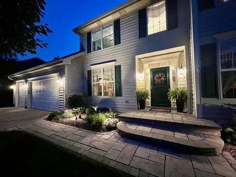 1484 Rolling Hills Dr, Crystal Lake, IL 60014