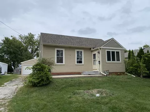 114 E Richmond St, Westmont, IL 60559