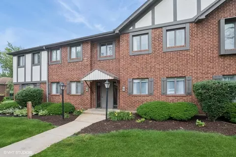 48 Parliament Dr W #132, Palos Heights, IL 60463