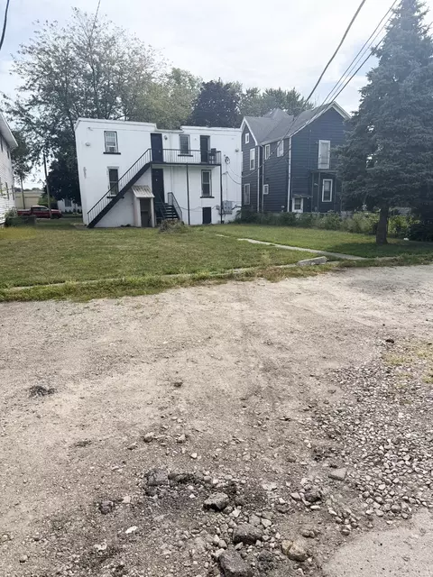 Exterior - 553 S 3rd St, Kankakee, IL 60901 photo 2 of 3