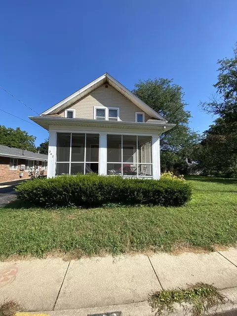 242 River Ln, Loves Park, IL 61111