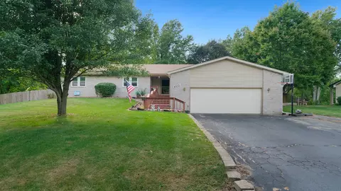 4453 Redwood Dr, Rockford, IL 61109
