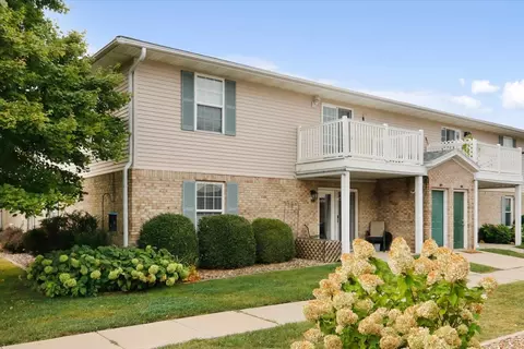1040 Ekstam Dr #107, Bloomington, IL 61704