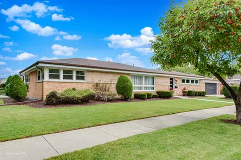 4354 Lyons St, Skokie, IL 60076