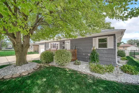 555 W Brookmont Blvd W, Bradley, IL 60915