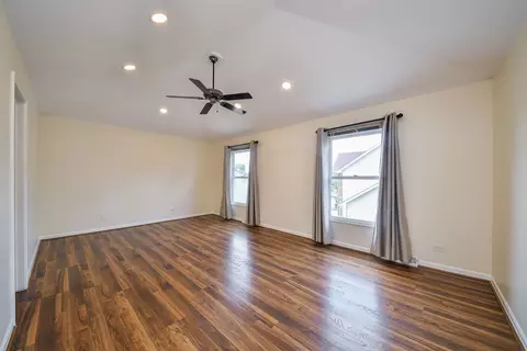 Living - 339 Windsor Dr, Bartlett, IL 60103 photo 5 of 6