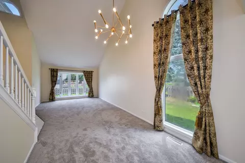 Living - 339 Windsor Dr, Bartlett, IL 60103 photo 3 of 6