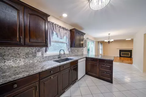 Kitchen - 339 Windsor Dr, Bartlett, IL 60103 photo 2 of 2