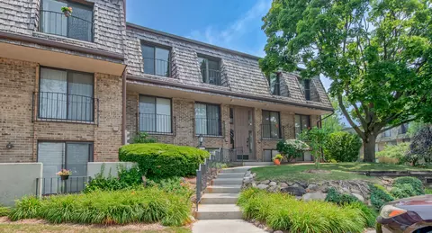 1721 Northfield Sq #E, Northfield, IL 60093