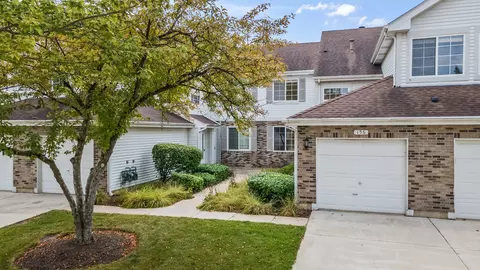 156 Sierra Pass Dr #4, Schaumburg, IL 60194