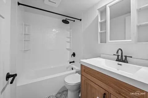 Bath - 3515 Walleye Rd, Morris, IL 60450 photo 2 of 2