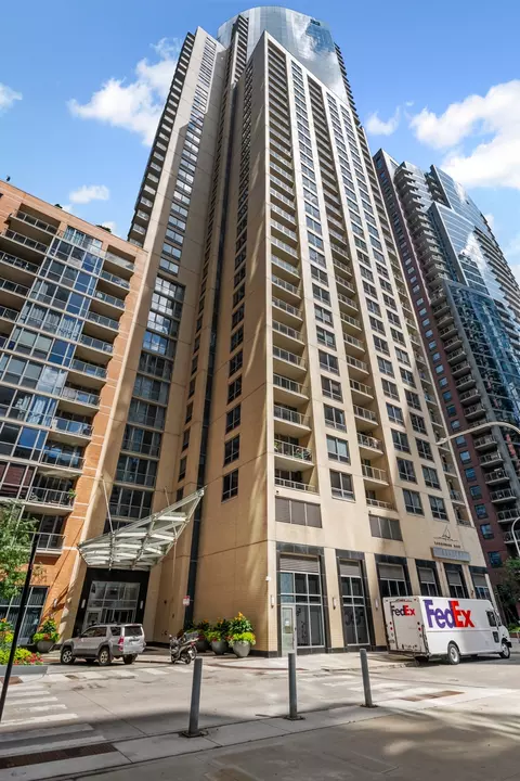 420 E Waterside Dr #1814, Chicago, IL 60601