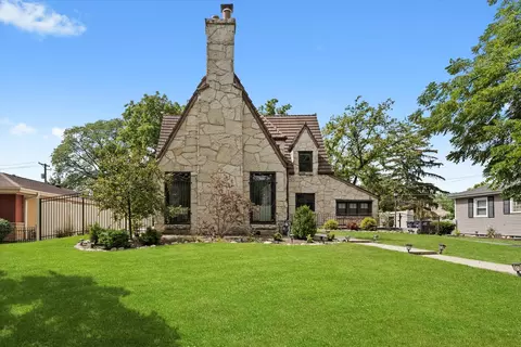 1772 Birch St, Des Plaines, IL 60018 photo 1