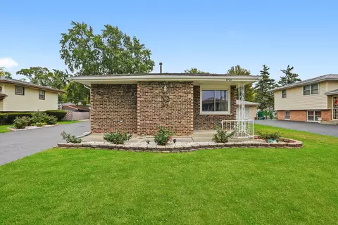 7721 Normandy Ave, Burbank, IL 60459