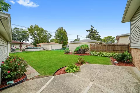 Exterior - 7721 Normandy Ave, Burbank, IL 60459 photo 3 of 7