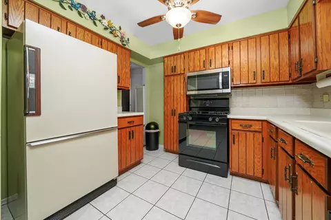 Kitchen - 7721 Normandy Ave, Burbank, IL 60459 photo 2 of 2