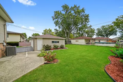 Exterior - 7721 Normandy Ave, Burbank, IL 60459 photo 6 of 7