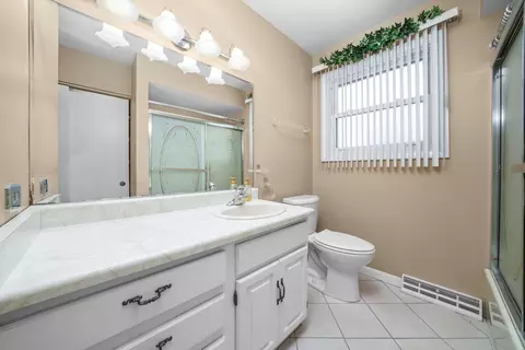 Bath - 7721 Normandy Ave, Burbank, IL 60459 photo 3 of 3