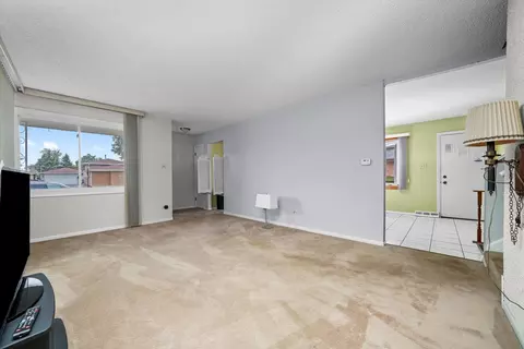 Living - 7721 Normandy Ave, Burbank, IL 60459 photo 2 of 3