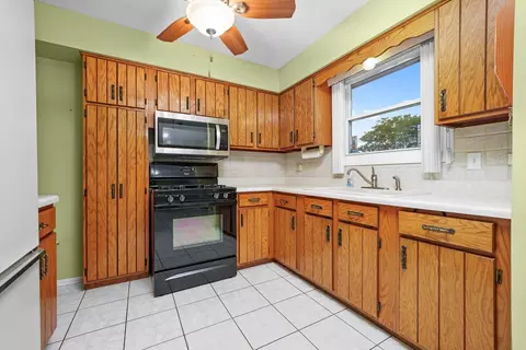 Kitchen - 7721 Normandy Ave, Burbank, IL 60459 photo 1 of 2
