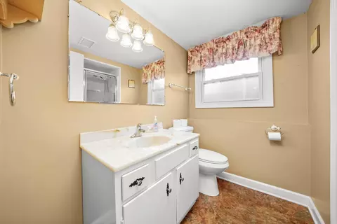 Bath - 7721 Normandy Ave, Burbank, IL 60459 photo 1 of 3