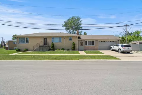 8436 Moody Ave, Burbank, IL 60459