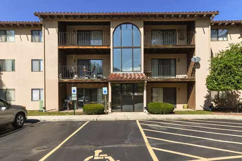21 W581 North Ave #71, Lombard, IL 60148
