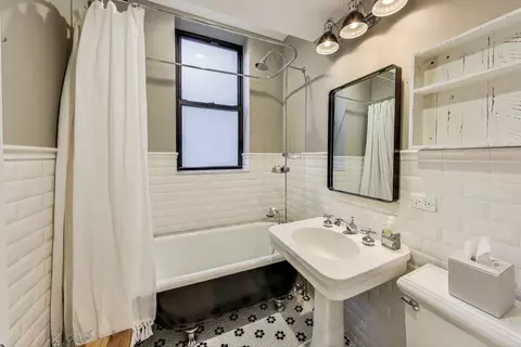 Bath - 220 E Walton Pl #5E, Chicago, IL 60611 photo 4 of 4