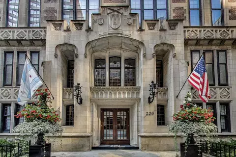 Exterior - 220 E Walton Pl #5E, Chicago, IL 60611 photo 2 of 2