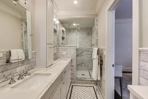 Bath - 220 E Walton Pl #5E, Chicago, IL 60611 photo 2 of 4