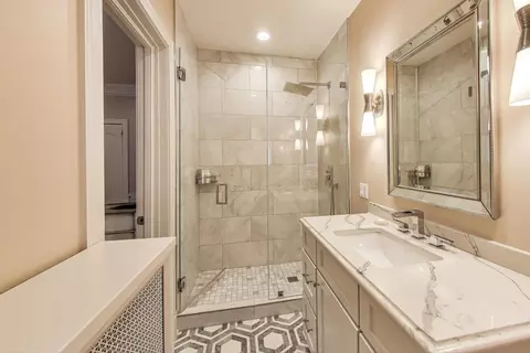 Bath - 220 E Walton Pl #5E, Chicago, IL 60611 photo 3 of 4