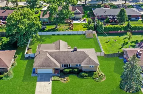 354 Oakwood Dr, Crete, IL 60417